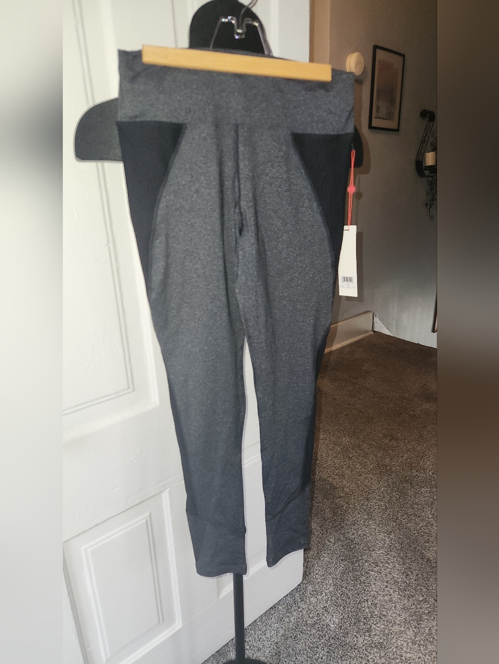 Casa Zeta Jones Women's Heather Gray & Black Active Leggings. Sz M NWT